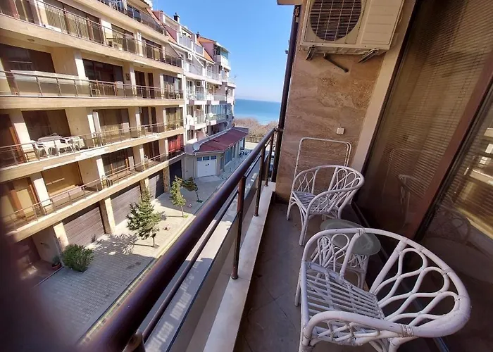 студио прованс лариса Πομόριε